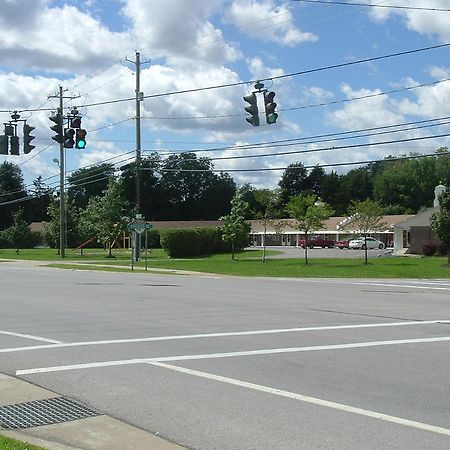 Fels Three Crown Motel Clarence Exterior photo